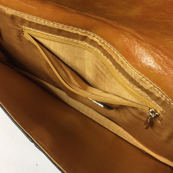 Urban Expressions Clutch - Picture 6 of 6